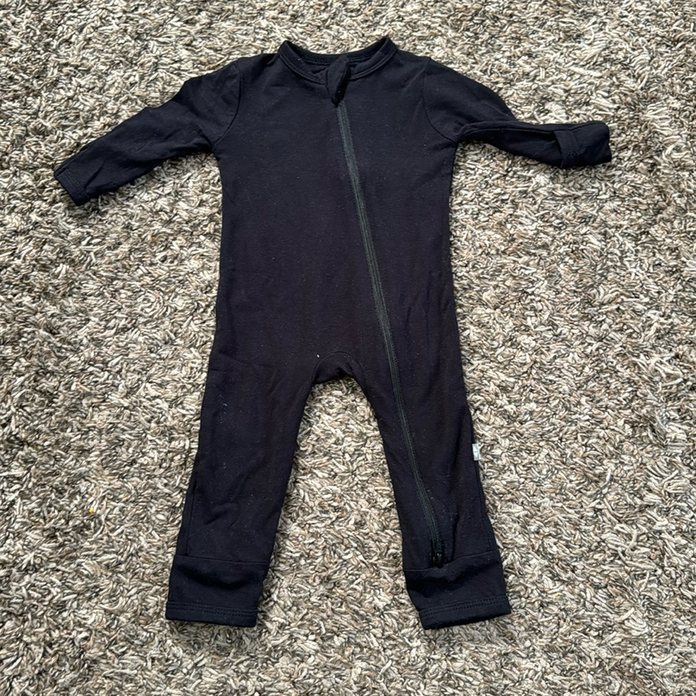 Kyte Baby zippered romper, midnight